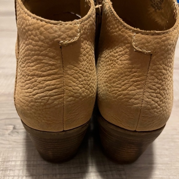 Lucky Brand leather slit front heeled ankle boots size 9.5 - Picture 7 of 13